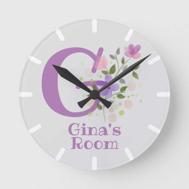 Klocka i en blomsterdesign med namnet Gina & initi (Framsida)