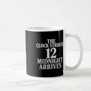 Klockan slår 12 midnatt anländer meme kaffemugg