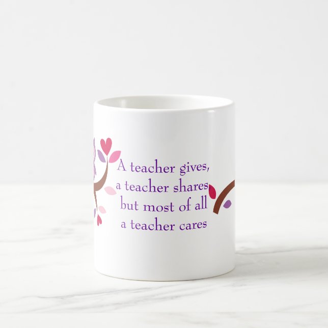 Klok uggla som en lärare att bry sig kaffemugg (Center)