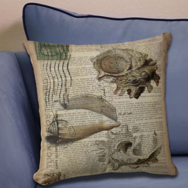 klotboksformat modern vintage, årskurs kudde (beachy dictionary print modern vintage seashell throw pillow)