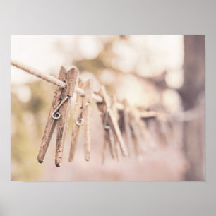 Klothespins på en rad poster