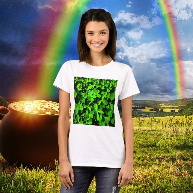 Klöver i Tur på St. Patrick's Day T-Shirt (Clovers of Luck on St. Patrick's Day T-Shirt)