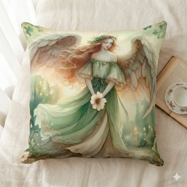 Klöver Serenitets Ängel Kudde (Clover Serenity Angel Throw Pillow Mockup A)