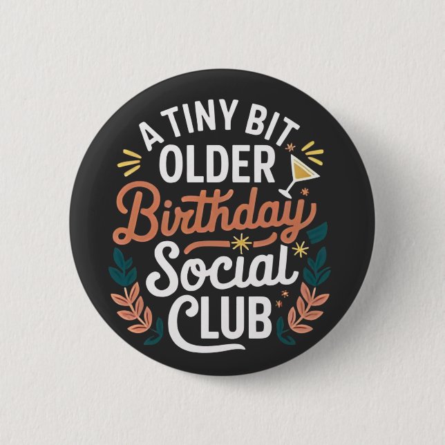 Klubben Tiny Bit Older Birthday Social Knapp (Framsida)