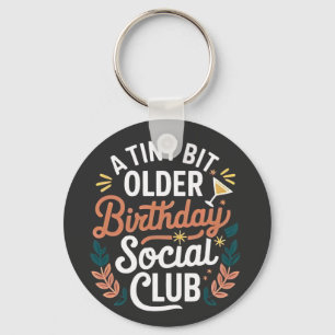 Klubben Tiny Bit Older Birthday Social Nyckelring