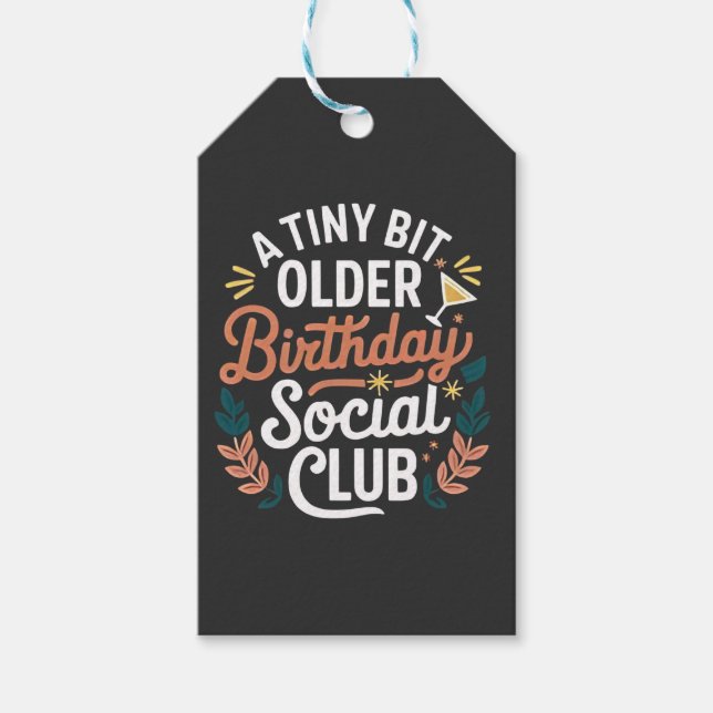 Klubben Tiny Bit Older Birthday Social Presentetikett (Framsidan)
