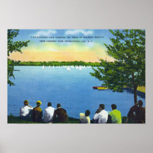 Klubbhuset beskådar av segelbåtRegatta på sjön Poster