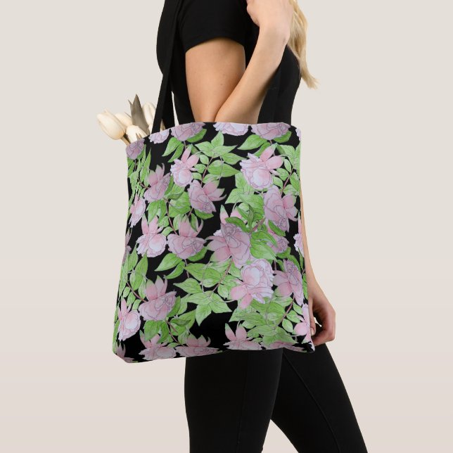 kluster av söt rosa blommor och blad blommigt tygkasse (Närbild)