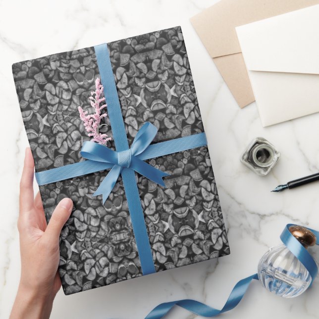 Kluvna stockar staplade tillsammans svart & vitt f presentpapper (Gifting)