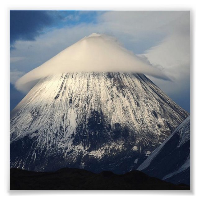 Klyuchevskaya Sopka Mountain Fototryck (Framsidan)