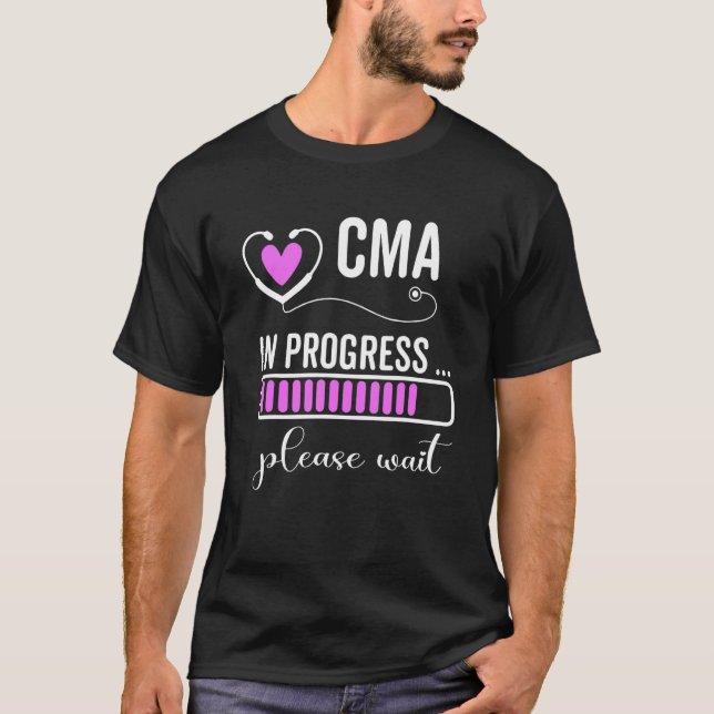 KMA under behandling Vänta tills framtida KMA-sjuk T Shirt (Framsida)
