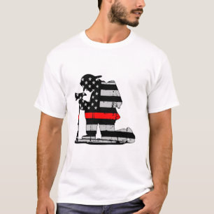 Knäfalla för brandman röd linje Thin T Shirt