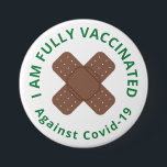 Knapp för genomskärda självhäftande band fullständ<br><div class="desc">Knappen är helt vaccinerad och jag är helt vaccinerad mot covid 19 är skriven i böjd text i grönt på vit runt överkorsade häftplåster i brunt.</div>