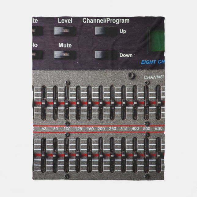Knappar på en ljud-blandare i en inspelningsstudio fleecefilt (Framsidan)