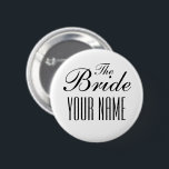 Knappen Bride bröllop med eget namn Knapp<br><div class="desc">Knappen Bride bröllop med eget namn. Elegant för svartvit typografi. Skapa en till bruden,  brudgummen,  marskalkarna,  familjen osv. Anpassadet färg.</div>