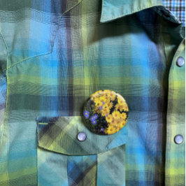 Knappen Daisy för gult och Lila Knapp