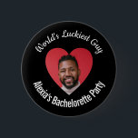 Knappen för Luckiest Guy Bachelorette Party Pin Knapp<br><div class="desc">Fira det snart gifta parets kärlek och humor med vår "World's Luckiest Guy" Bachelorette Party Badge Pin! Detta roande och personlig tillbehör är perfekten som komplement till alla bachelorette-fester,  vilket tillför lite roligt och lek till festligheterna.</div>