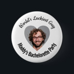 Knappen för Luckiest Guy Bachelorette Party Pin Knapp<br><div class="desc">Fira det snart gifta parets kärlek och humor med vår "World's Luckiest Guy" Bachelorette Party Badge Pin! Detta roande och personlig tillbehör är perfekten som komplement till alla bachelorette-fester,  vilket tillför lite roligt och lek till festligheterna.</div>