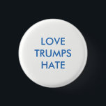 Knappen kärlek Trumps Hate Pinback Knapp<br><div class="desc">Anti Donald Trump - Kärlek Trumps Hate 1/4 inch-knapp</div>