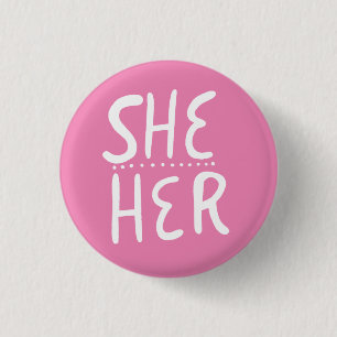 Knappen Minimal för SHE/HER Pronouns Rosa Handlet Knapp