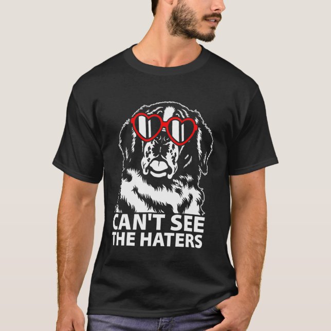Knäppen och sorten Bernard med glas T Shirt (Framsida)