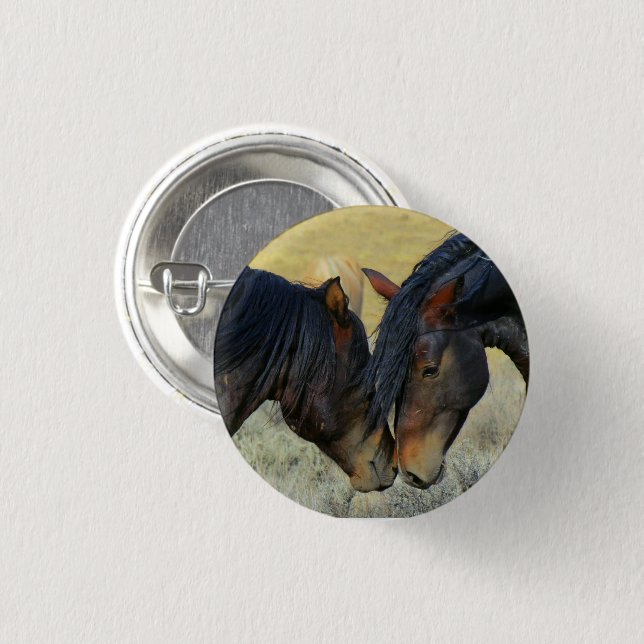 Knappen vild Horses Touching Noses Knapp (Framsida & baksida)