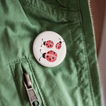 Knappen Watercolor Ladybugs Knapp<br><div class="desc">Den här knappen innehåller en trio sötstegbuggar som återges i mjuka vattenfärger. Koordinerar vår Watercolor Ladybug-samling av gåvor,  tillbehör,  party-artiklar och kläder.</div>