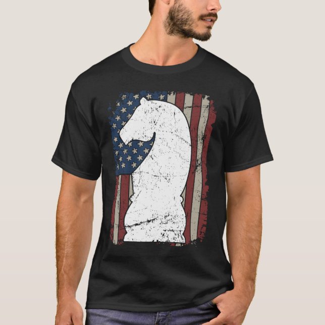 Knight Chess Piece USA Flag  Mens Womens Chess Pla T Shirt (Framsida)