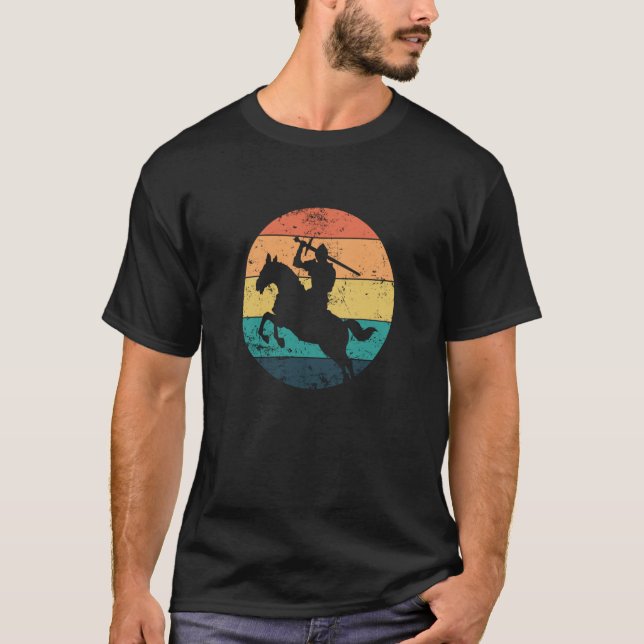 Knight with Sword on a Horse T Shirt (Framsida)