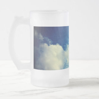 Knip av moln frostat ölglas