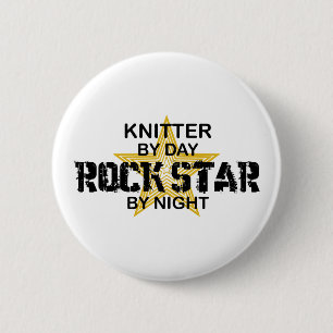 Knitterrockstjärna vid natt knapp