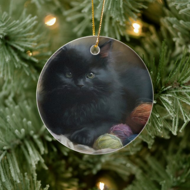 Knitting Assion Black Kitten med garn Julgransprydnad Keramik (Träd)
