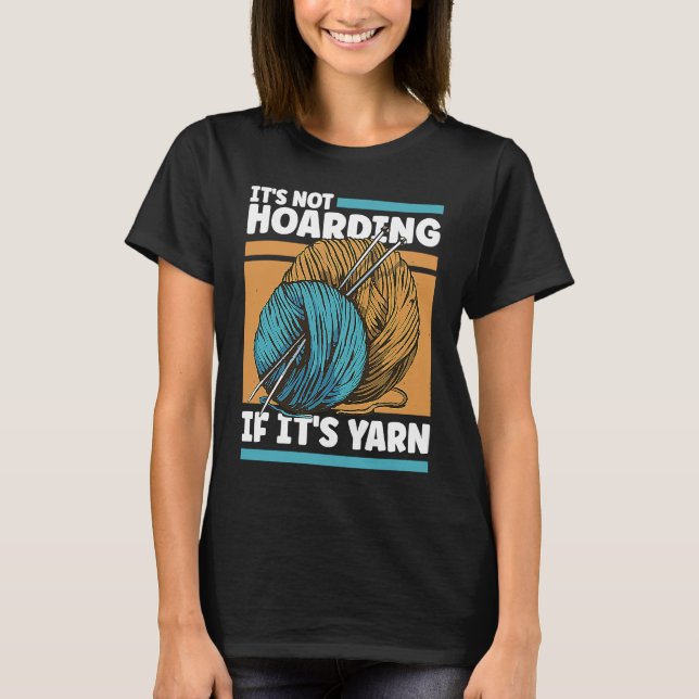 Knitting It's Not Hoarding If It's Yarn T Shirt (Framsida)