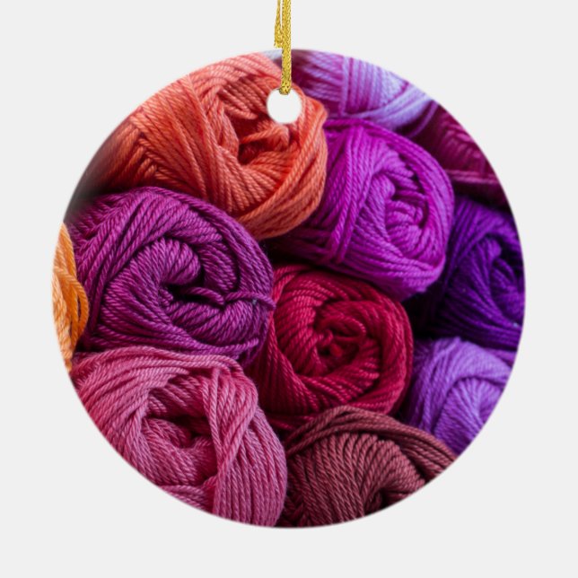 Knitting, korchet, färggarnstekar julgransprydnad keramik (Baksidan)