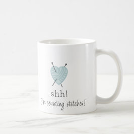 Knitting Shh! Jag räknar syssar roligt mugg