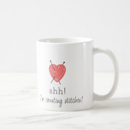 Knitting Shh! Jag räknar syssar roligt mugg