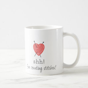 Knitting Shh! Jag räknar syssar roligt mugg