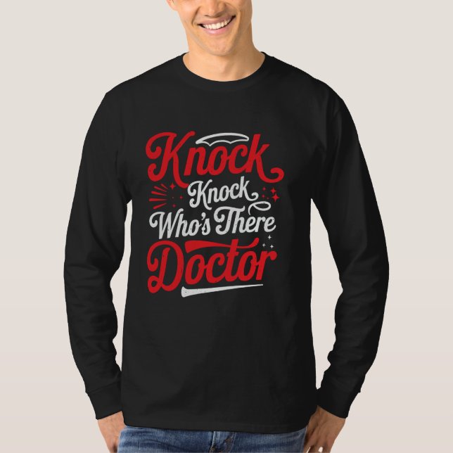 Knock Knock Vem Dän Är Doktor _ ---- T Shirt (Framsida)