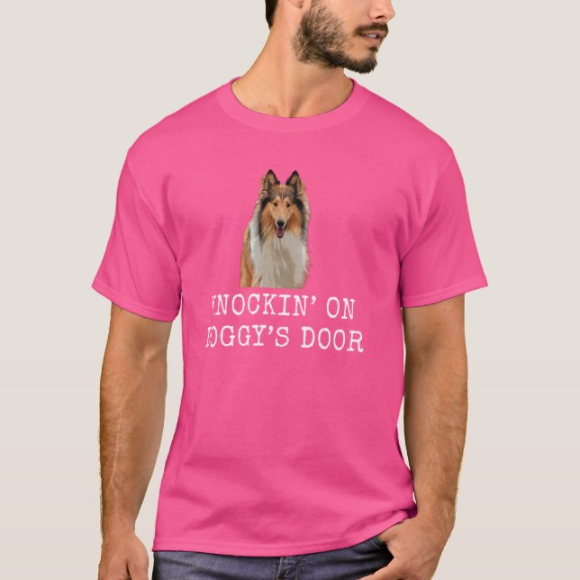Knockinu2019 On Doggyu2019S Door Rolig hund Pappa  T Shirt (Framsida)