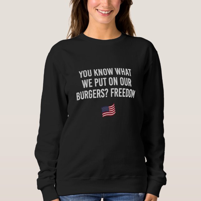 Know What We Put on Our Burger Independence 4th of T Shirt (Framsida)