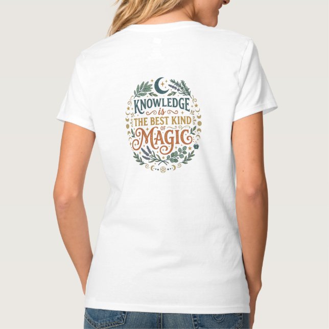 Knowledge is Magic Witchy Academic Quote Book T Shirt (Baksida)