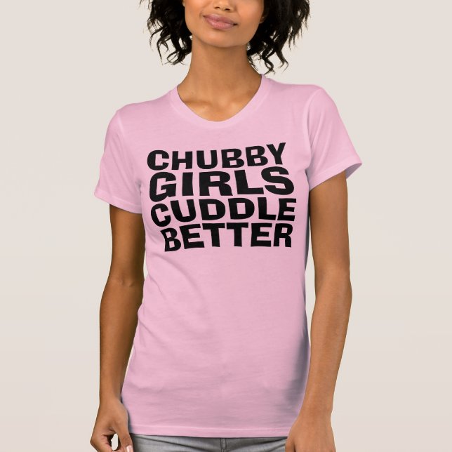 KNUBBIG GIRLS CUDDLE BÄTTRE Lustiga T-shirts (Framsida)