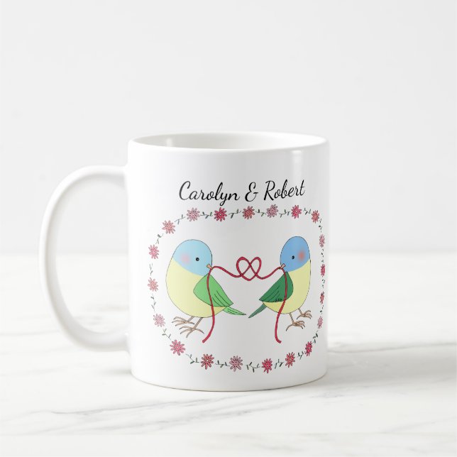 Knytande duvpar med anpassade namn kaffemugg (Vänster)