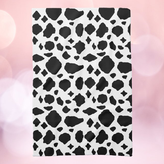 Ko tryck djur mönster svart vitt kökshandduk (A kitchen towel with a black and white cow pattern)
