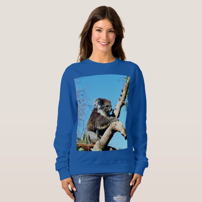 Koala Bear in Old Gräs Träd. T Shirt (Hel framsida)