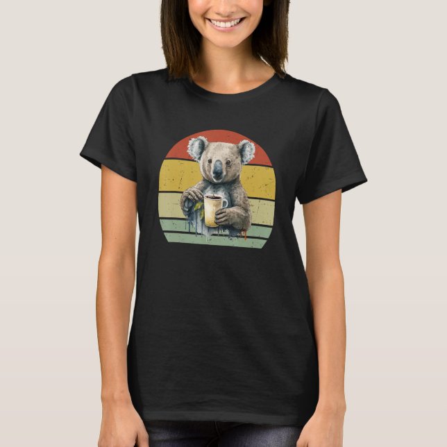 Koala Drinking Coffee  Koala And Coffee T Shirt (Framsida)