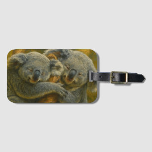 Koala Embrace - Tender Wildlife Moment Bagagebricka