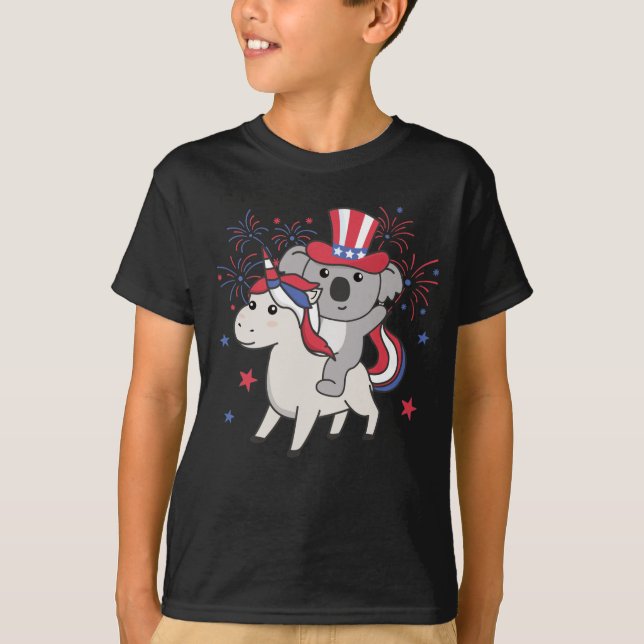Koala med Unicorn för fyrverkerierna T- T Shirt (Framsida)