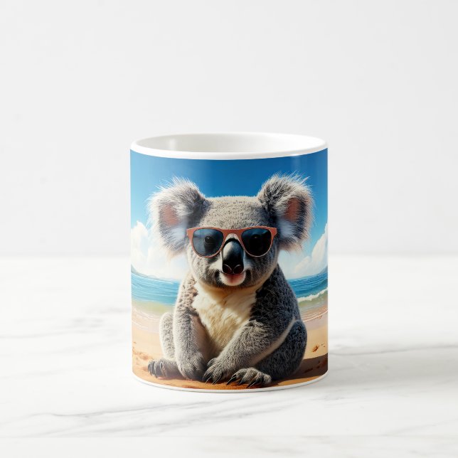 Koala på en sandstrand  kaffemugg (Center)