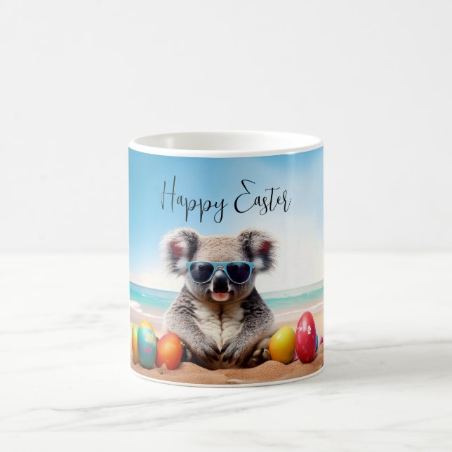 Koala på stranden med påskägg Glad påsk Kaffemugg (Center)